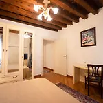 Furlani شقة البندقية